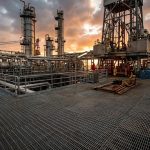 کاربرد گریتینگ در صنعت نفت، گاز و پتروشیمی؛ تضمین ایمنی و دوام